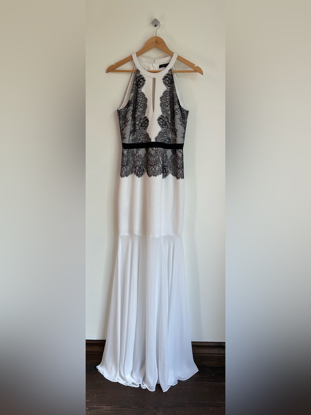 NWT BCBGMaxAzria Georgianna Lace Bicolour Halter Maxi Gown 4 - Picture 2 of 16